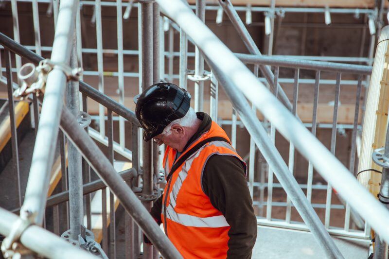 Construction-worker-800x533