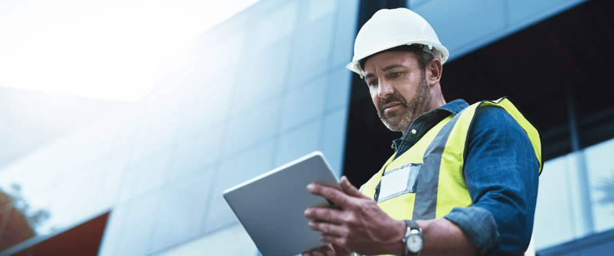 Asite_Blog_5_Ways_Mobile_Technology_Can_Benefit_the_Construction_Industry_tablet_construction_worker