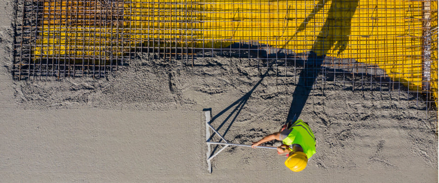 Asite_Blog_How_Green_is_Your_Concrete_Worker_Laying_Concrete