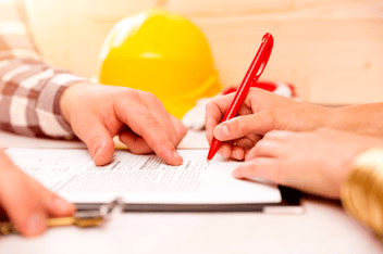 Asite_Blog_What_New_Laws_&_Rules_Are_Impacting_UK_&_Dutch_Construction_hard_hat_contract