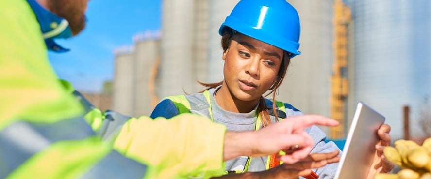 Asite_Blog_Women_Paving_Their_Way_in_Construction_Woman_Hardhat