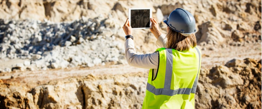Asite_Blog_Women_Paving_Their_Way_in_Construction_Woman_Jobsite_Tablet