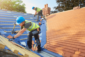 Asite_blog_Will_Construction_Building_Materials_Prices_Rise_or_Fall_in_2023_roof_tiles_worker