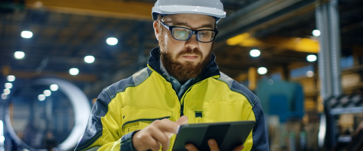  Smart_Devices_Dominate_2022_Construction_Trends_Engineer_Safety_Table