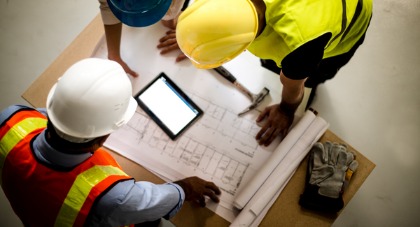 Asite_Blog_3_Reasons_To_Embrace_A_Construction_Audit_Trail_hardhats_plans