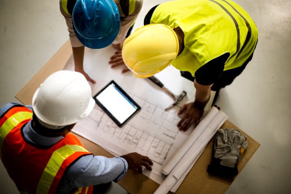 Asite_Blog_7_Tips_for_Selecting_the_Best_Construction_Technology_plan_tablet