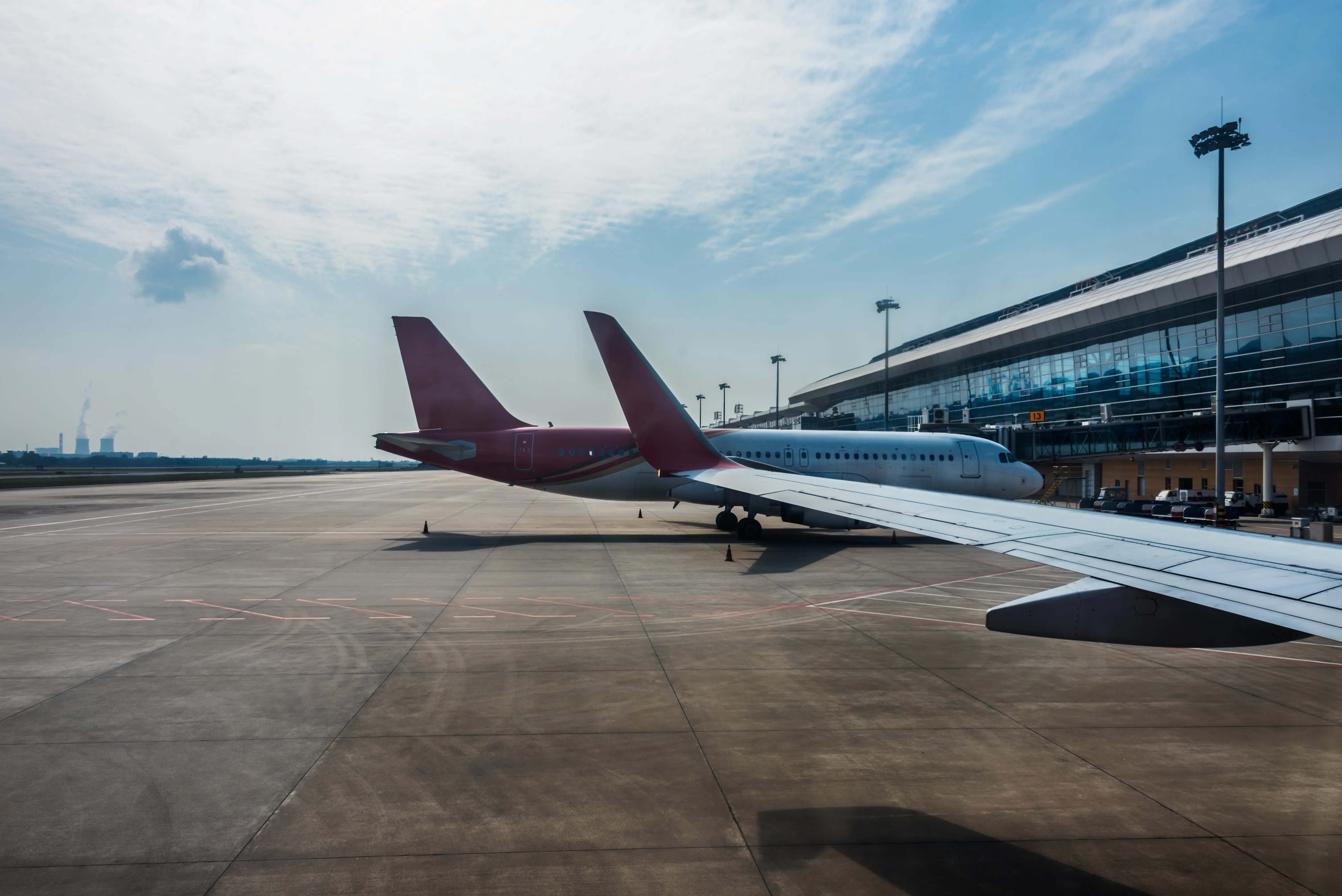 planes-runway-modern-airport